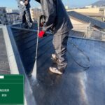 屋根の塗装高圧洗浄状況